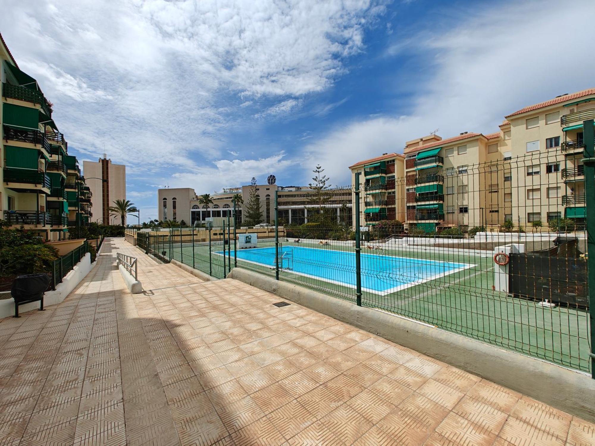 Sun - 3 Bedrooms, Priv Parking, Pool, Ac, Tv Channels, Fibre Net * Los Cristianos (Tenerife)