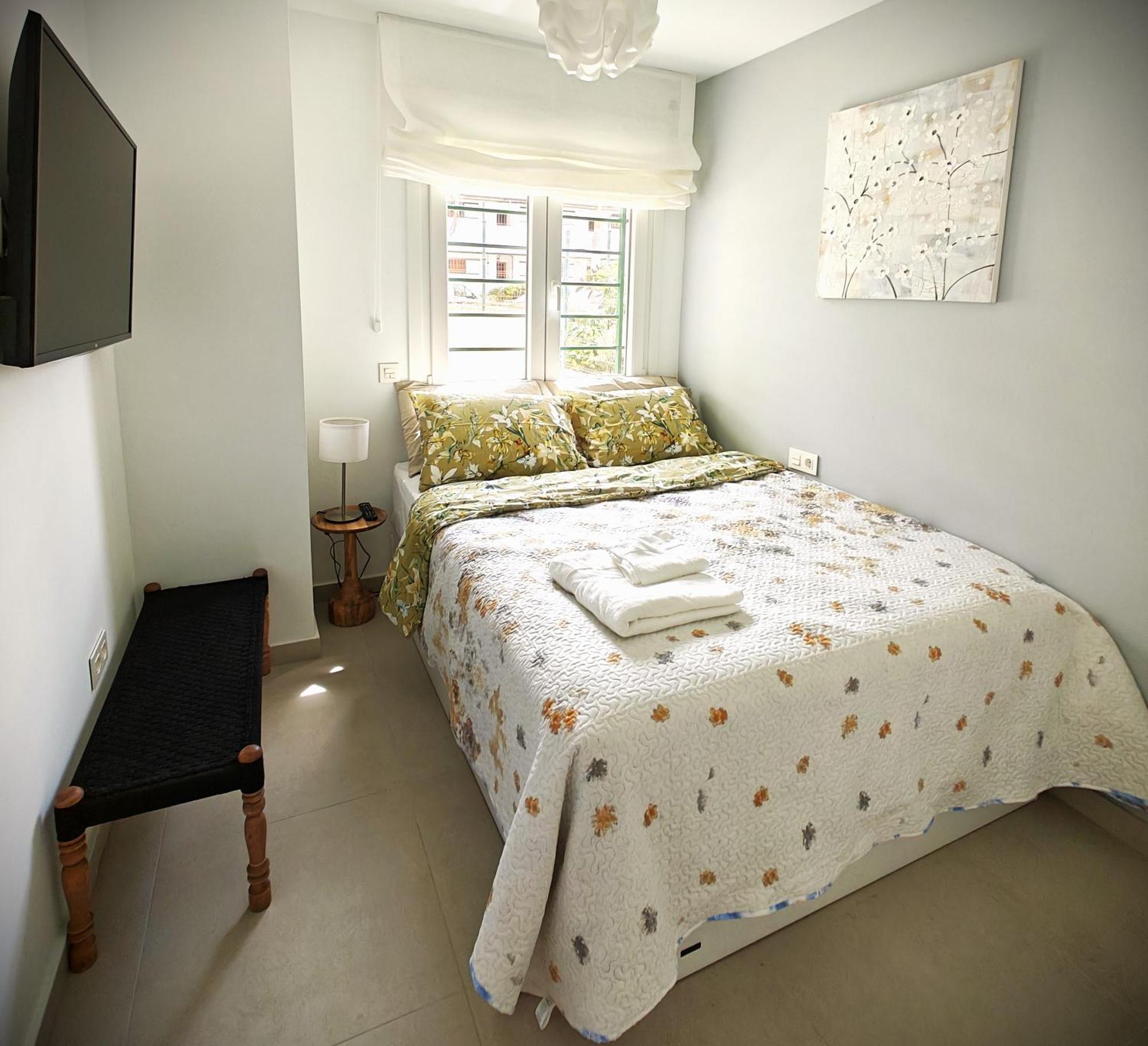 Apartamento Sun - 3 Bedrooms, Priv Parking, Pool, Ac, Tv Channels, Fibre Net